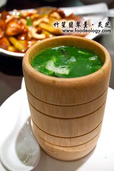 Braised-Spinach-Soup-with-Bamboo-Fungus_Ling-Zhi Braised-Spinach-Soup-with-Bamboo-Fungus_Ling-Zhi