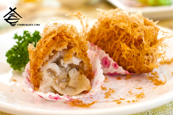 Deep-Fried-Yam-Stuffed-with-Minced-Chicken_Jade-Garden 蜂巢芋角
