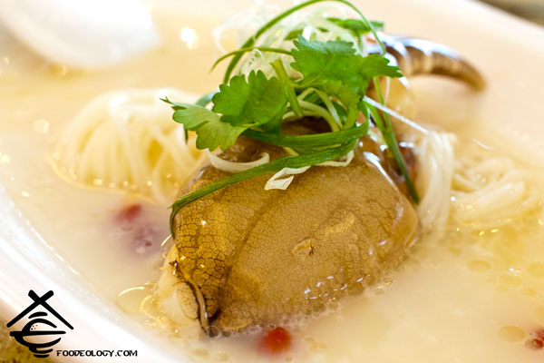 Fresh-Crab-Claw-with-Japanese-Somen_Jade-Garden 姜米酒蒸生拆蟹钳面线