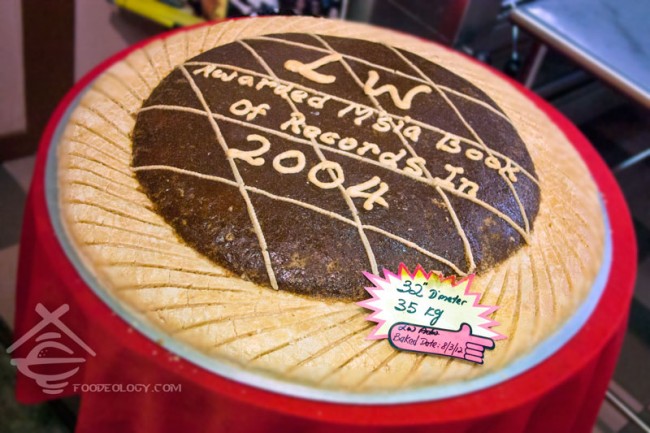 Giant-Pineapple-Tart_Jonker-St-Malacca Giant-Pineapple-Tart_Jonker-St-Malacca