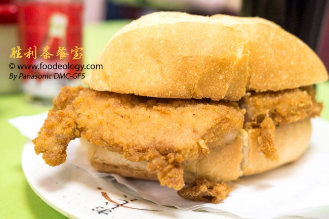 Sing-Lei-Cha-Chaan-Teng_Pork-Chop-Bun Sing-Lei-Cha-Chaan-Teng_Pork-Chop-Bun